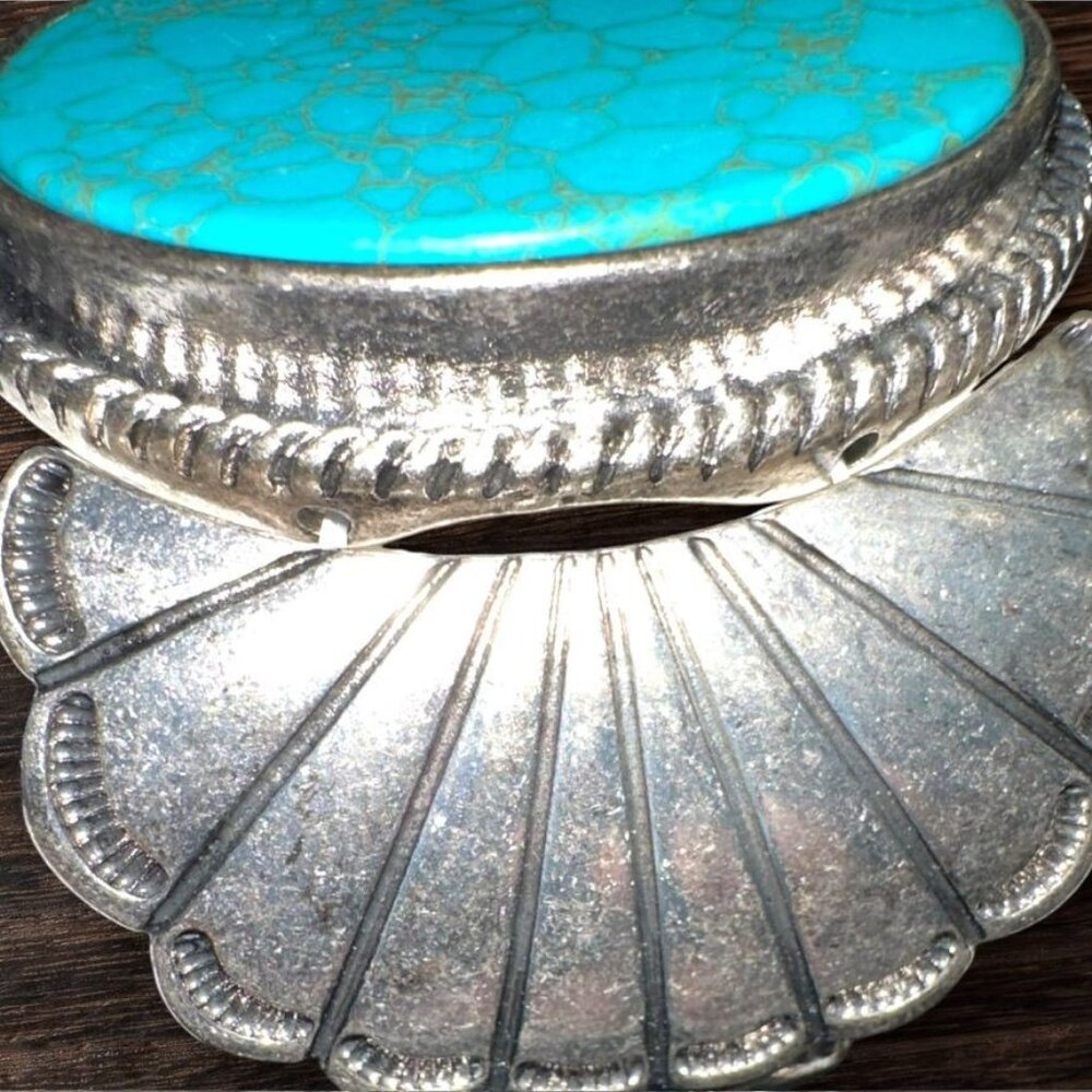 Vintage-Style Bracelet With Faux Turquoise Stone & Silver-Tone Scalloped Design - Picture 4 of 6